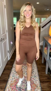 NEW LISTING LuLaRoe Size S/M Brown Seamless Shorts & Tank Set, Ribbed Stretchy - Imagen 1 de 7