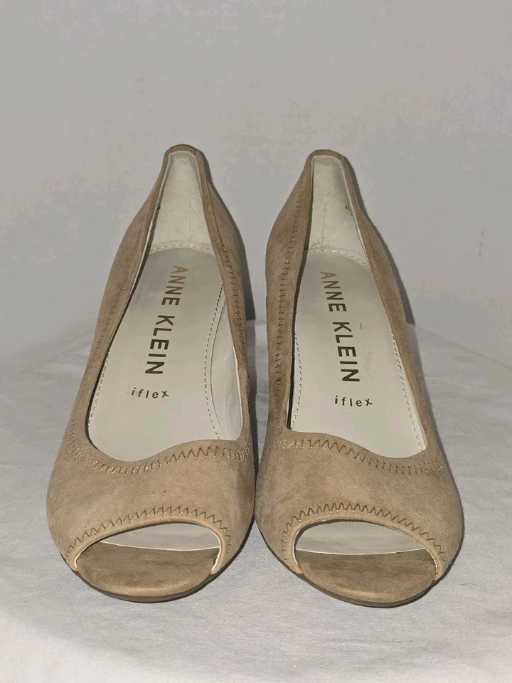 Anne Klein женщин Meredith желтовато-коричневый заглянуть носок замши насос 2,5» каблуки туфли размер 9,5 - Изображение 1 из 4