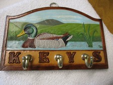 VERY DECORATIVE LEATHER/WOOD MALLARD DUCK SCENE  3 KEY HOOK WALL HANGING PLAQUE 