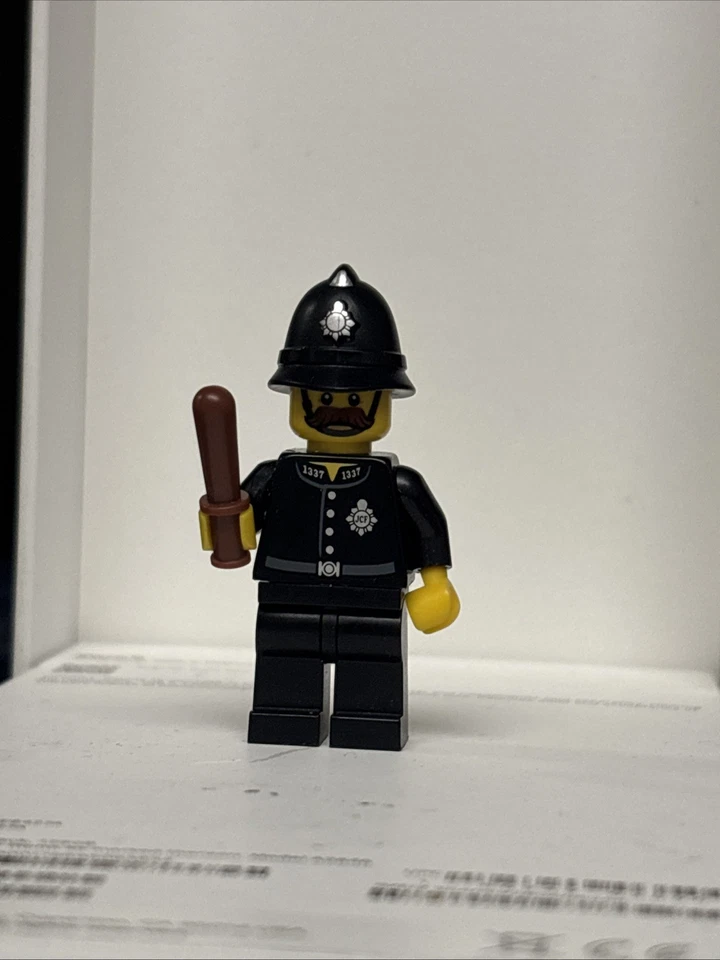 LEGO Minifigure British Bobby--Constable--Policeman Series 11  L1--2013--Retired - Image 1 of 1