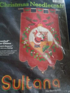 VINTAGE SULTANA CHRISTMAS FELT JEWELED DOOR CHIME SANTA'S CAMEO WALLHANGING KIT - Picture 1 of 2
