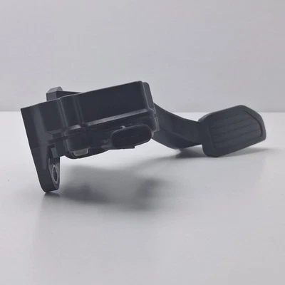 2007-2012 Lexus ES350 Accelerator Pedal Assembly  OEM 78110-33020  Pre-Owned - Image 1 of 4