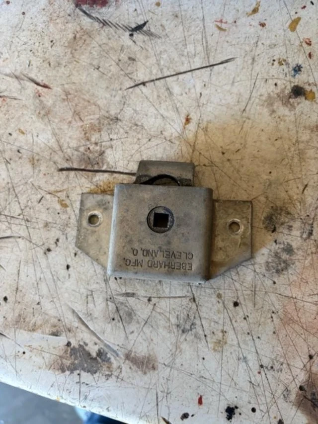 Jeepster Commando HATCH LATCH JEEP COMMANDO - Imagem 1 de 1