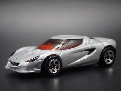 2000 00 LOTUS M250 CONCEPT CAR ARGENTO MODELLO DIECAST IN SCALA 1/64 DIORAMA - Immagine 1 di 4