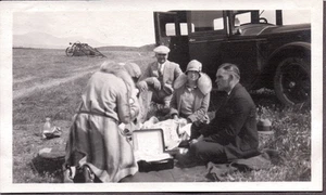 FOTO AUTOS MÄDCHEN HUT PICKNICK MODE FARM FELD SAN DIEGO KALIFORNIEN FOTO - Bild 1 von 1