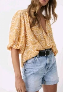 DECJUBA Kayla Wrap Top Blouse Size XS Yellow White Print EUC - Picture 1 of 6