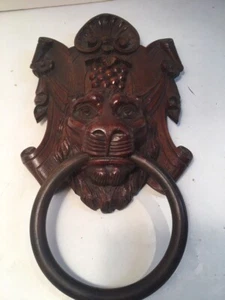 ANTIQUE BLACK FOREST GOTHIC EUROPEAN WOOD CARVED LION FACE TOWEL DOOR KNOCKER - Picture 1 of 5