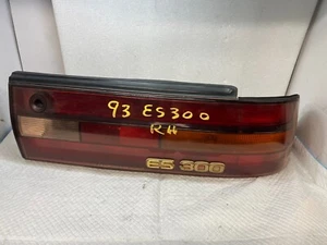 1993 LEXUS ES 300 RIGHT PASSENGER Side Tail Light Taillight OEM (Y-22) - Picture 1 of 15