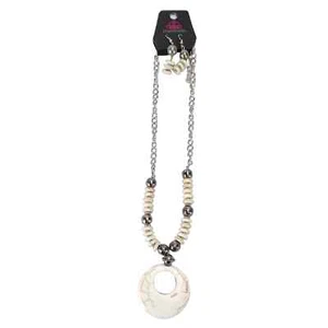 Juego de collar y pendientes Paparazzi Take by Sandstorm blancos - Imagen 1 de 3