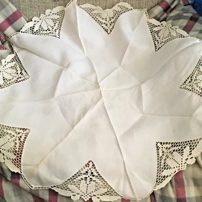 VINTAGE 28" GUARDANAPO REDONDO DE LINHO CROCHÊ EDGI NG VOVÓ CORE - Imagem 1 de 2