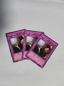 Yugioh 3x Trap Hole RP01-EN007 Common Retro Pack Reprint Playset TCG Card - Bild 1 von 2