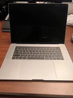 MacBook Pro (15 pulgadas, 2016)‎ Core i7 2,6 GHz 15 pulgadas 1 TB 16 GB de RAM solo para piezas Foto 1 de 4