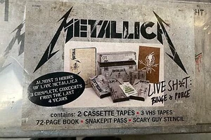 Metallica – Live Shit: Binge & Purge - 2 MUSICASSETTE + 3 VHS BOXSET -SEALED NEW - Bild 1 von 6