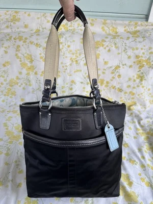 Сумка-тоут через плечо Coach Hampton черная нейлоновая с синими акцентами M0749-11745 - Изображение 1 из 4