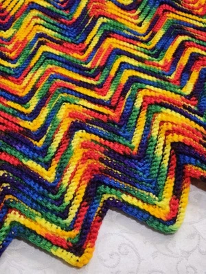 Manta De Colección Chevron Zigzag Color Arco Iris Crochet Lanzamiento Lap Foto 1 de 4