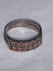 Juego de 2 anillos de banda apilables de plata esterlina de colección detalle granate talla 6 - Imagen 1 de 8