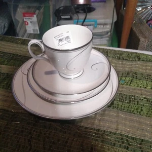 Notitake Dinner Set - Picture 1 of 4