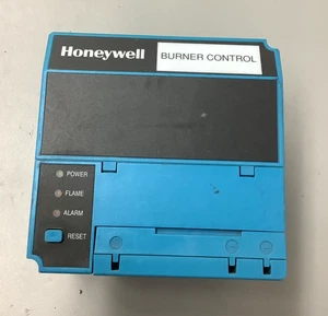 Honeywell RM7823A1016 Burner Control Unit w/ Ultraviolet Flame Amplifier (b440) - Picture 1 of 9
