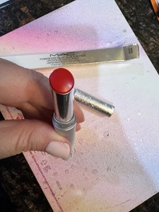 MAC Cosmetics Powder Kiss Blur Velvet Slim Holiday LE NEW NIB FS Merry Cherry - Bild 1 von 7