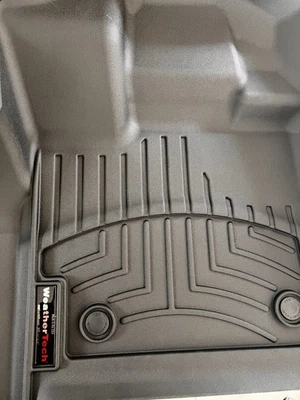 Forros de piso WeatherTech delanteros Ford 447921L - F150 cabina regular 2015-2020 Foto 1 de 3