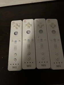 Menge 4 Original Nintendo Wii Fernbedienungen weiß - TEILE ODER REPARATUR - Bild 1 von 5