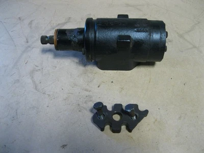 VÁLVULA DE CONTROL DE DIRECCIÓN JOHN DEERE 345 Foto 1 de 4