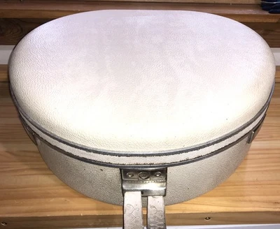 复古 Royal Traveller Schwayder 白色硬质火车盒化妆盥洗用品行李箱包 — 第 1/4 张图片