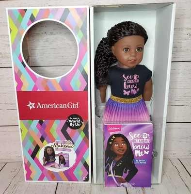 Libro de muñecas American Girl Makena World By Us 18" accesorios pasadores NUEVO EN CAJA ORIGINAL Foto 1 de 4