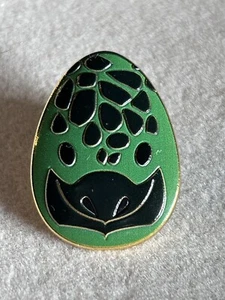SeaWorld Sea World Ambassador Easter Egg Sea Turtle Pin - Picture 1 of 3