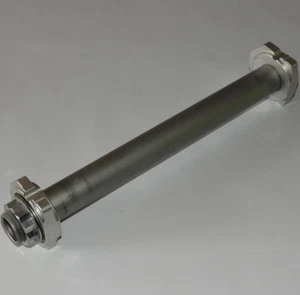 Ducati 959 Panigale Essieu Pivot de Roue arrière complet / Complete Rear Axle - Picture 1 of 2