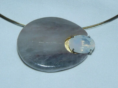 Echtschmuck Unikat - Silber, Anhänger mit mondblauem Quarz und Speckstein - Bild 1 von 4