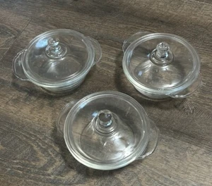 3x Cazuela individual de vidrio FIRE KING, 8 oz con asas y tapa, vintage - Imagen 1 de 9