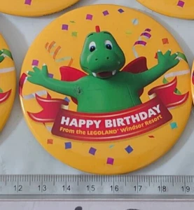 Legoland Windsor Happy Birthday Pin Badge Button - Picture 1 of 2