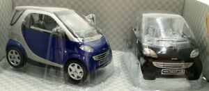 Maisto 1/18 Scale Diecast 31852 - Smart Fortwo Coupe - Blue With Additonal Cover