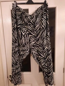 Beautiful Womens TU Black Cream zebra design Floaty Trousers Size 24 - Picture 1 of 5