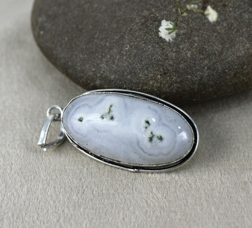 VETEMENTS Ciondolo cabochon forma ovale placcato argento agata bianca naturale regalo per San Valentino