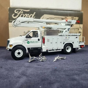 First Gear 1:34 Scale Ford F-650 Utility Bucket Truck Rayle EMC 10-3048K - Imagen 1 de 19