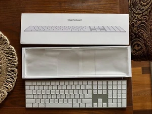 Apple Magic Keyboard with original Box Model MQ052LL/A  Keyboard White Silver - Picture 1 of 4