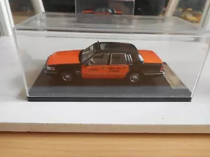 Premium X 1996 Lincoln Town Car Taxi Yellow Cab in Black/Orange on 1:43 in Box - Imagen 1 de 3