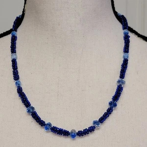 Blaue Perlen Halskette 19" Herz Knebelverschluss Silberfarben Boho Bohemian Schmuck - Bild 1 von 4