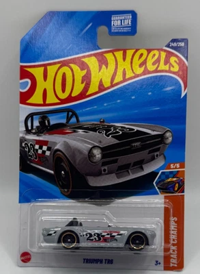 Hot Wheels Triumph TR6 Treasure Hunt (estuche Q 2025) Foto 1 de 4