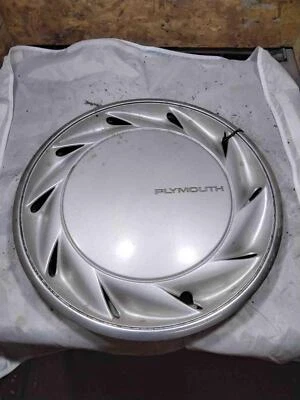 Cubierta de rueda Plymouth Acclaim 1991 1992 Foto 1 de 2