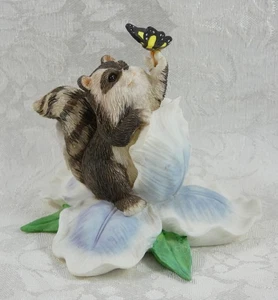 Charming Tails Fitz & Floyd "Flower Friends" 89/608 Waschbär & Schmetterling Figur - Bild 1 von 6