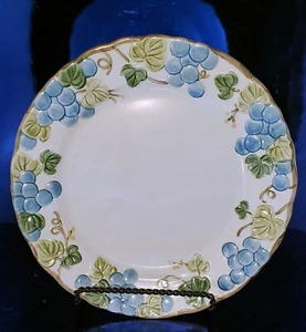 1960s Metlox SCULPTURED GRAPE Dinner Plate(s) 10 5/8" Wide EXCELLENT Condition - Picture 1 of 5
