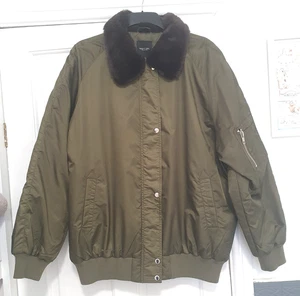 ¡Chaqueta de bombardero Nasty Gal talla 12 14 16 de gran tamaño con cuello ribete de piel caqui! - Imagen 1 de 5