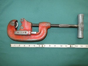 RIGID Heavy Duty No. 1-2 Pipe Cutter  1/8 in To 1 1/4” - Picture 1 of 8