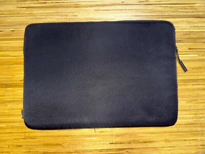 Compact Sleeve with Woolenex for 13" MacBook Pro & 13" MacBook Air - schwarz - Bild 1 von 3
