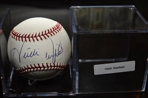 Béisbol RAWLINGS AUTOGRAFIADO FIRMADO POR Heidi Newfield - Imagen 1 de 2