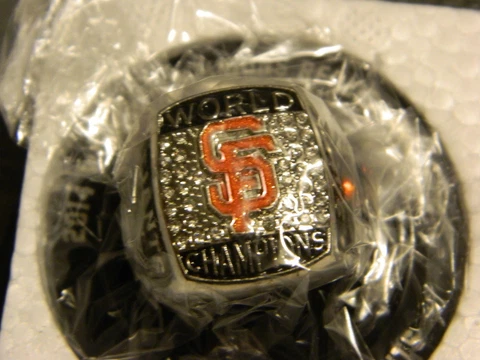 2014 San Francisco Giants Replica Ring (Buster Posey, Madison Bumgarner) Cover