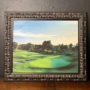 Quadro olio incorniciato RIVER HIGHLANDS campo da golf PGA Wall Art Connecticut 25 x 20 - Foto 1 di 15